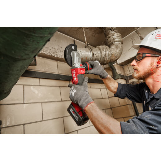 Milwaukee 2886-20 M18 FUEL Amoladora de frenado de cabeza plana de 5", interruptor de paleta sin bloqueo (solo herramienta)