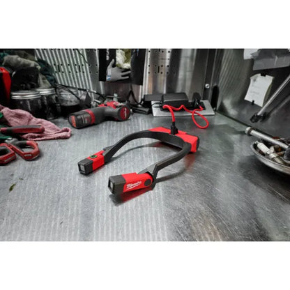 Luz de cuello Milwaukee 2117-21 REDLITHIUM USB de 400 lúmenes