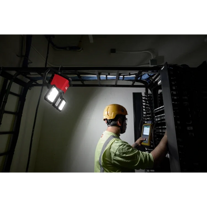 Milwaukee 2368-20 Foco e Iluminación de Área de Triple Panel M18 Rover de Doble Alimentación