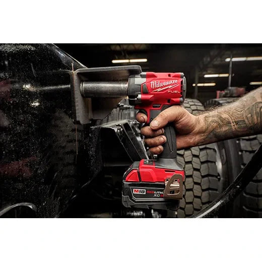 Milwaukee 2855P-20 M18 FUEL Llave de impacto compacta de 1/2" con pasador de retención (solo herramienta)