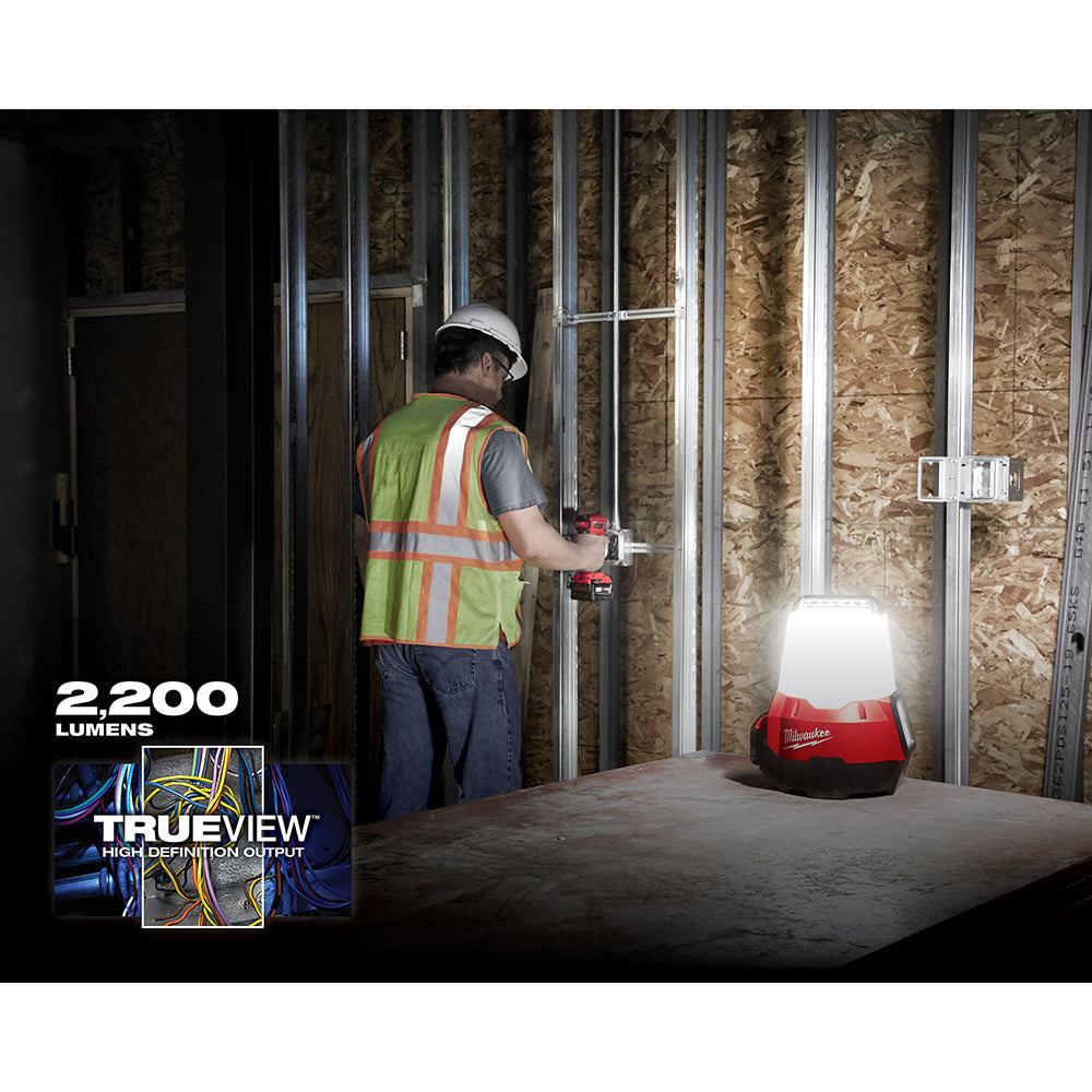 Milwaukee 2144-20 M18 RADIUS Foco de obra compacto con modo reflector
