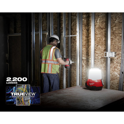 Milwaukee 2144-20 M18 RADIUS Foco de obra compacto con modo reflector
