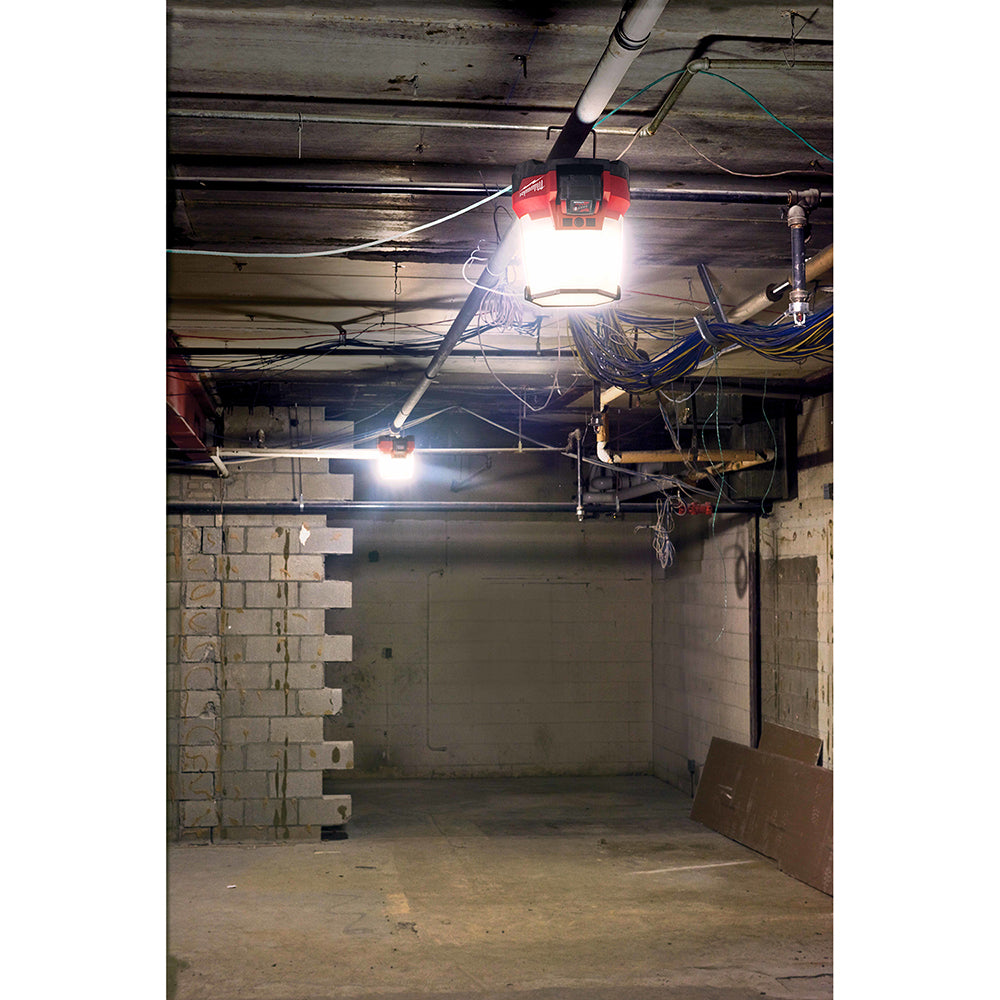 Luz de obra compacta LED M18 RADIUS 2145-20 de Milwaukee