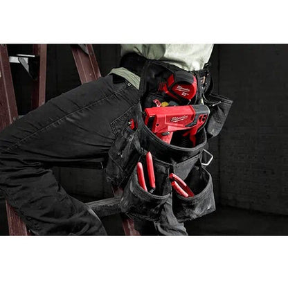 Engrapadora de corona Milwaukee 2447-20 M12 de 3/8 pulg.