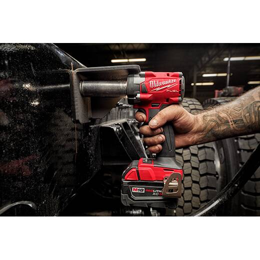 Milwaukee 2854-20 M18 FUEL Llave de impacto compacta de 3/8" con anillo de fricción (solo herramienta)